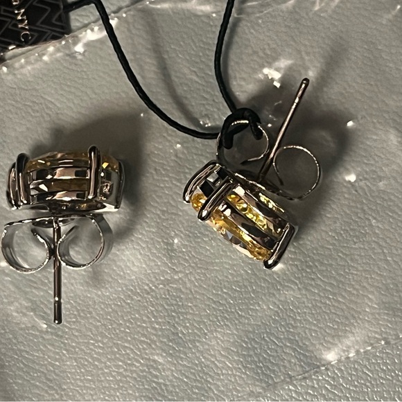 Elegant Silver Earrings with Yellow Gemstones - Picture 11 of 12